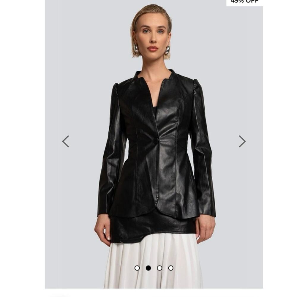 GLORY CONNECTION AMANDA BUTTONED SCULPTED SILHOUETTE LEATHER BLAZER